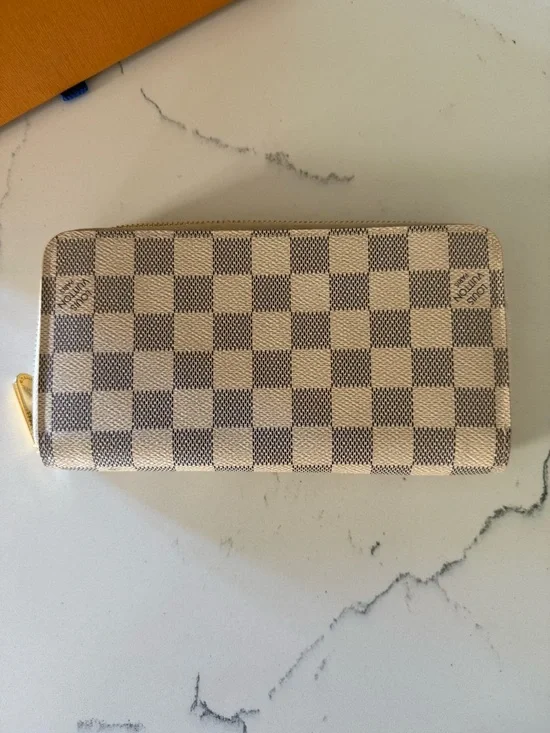 Louis Vuitton Damier Zippy Wallet - Cream and White - Picture 5 of 10
